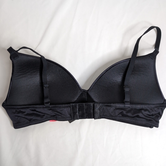 La Senza Black Wireless Plunge Lightly Lined Bra, size small - Picture 2 of 4